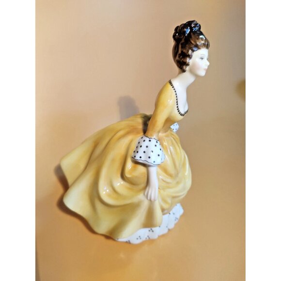 Vintage Royal Doultin Figurine Coralie HN2307 1963 7 1/2" - Picture 3 of 11